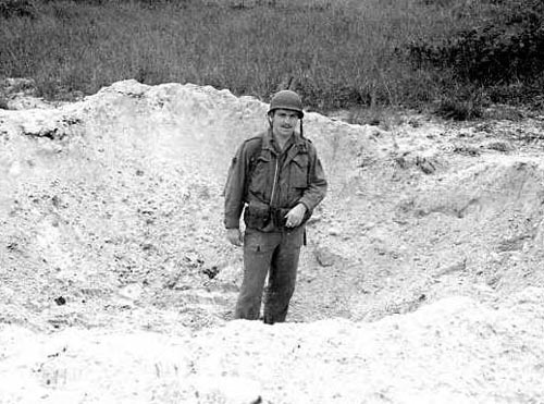 1968_02_Phu Bai_Tet_122 mm rocket_army_photo_Wagner
