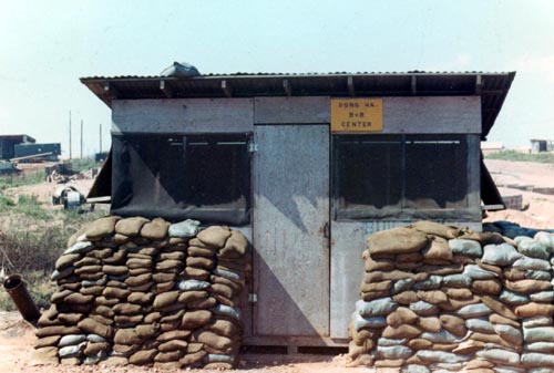 1969_09_vietnam_dong_ha_RR_Center_swan