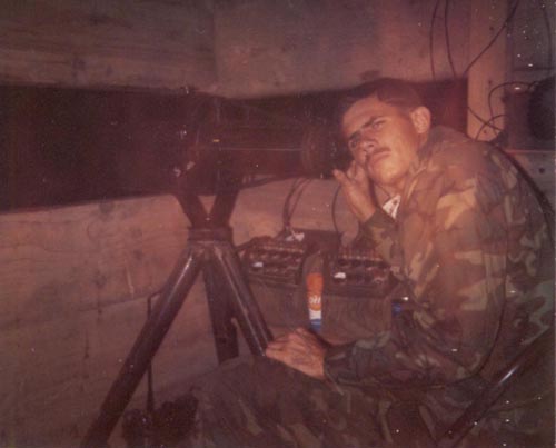 1970_03_vietnam_dong_ha_nightscope_swan