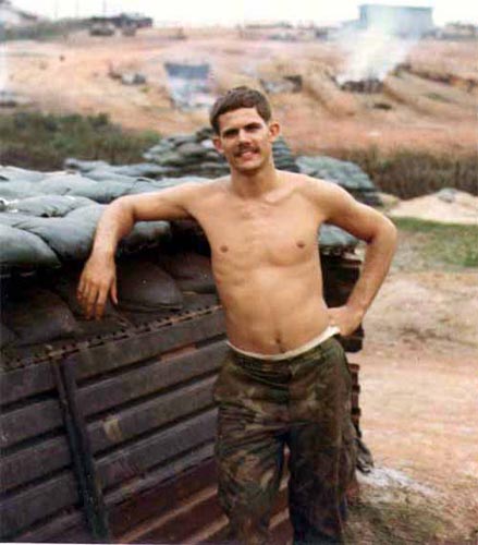 1970_03_vietnam_dong_ha_sandbags