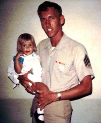 1970_08_ChuckReturningFmVietnam-aug70